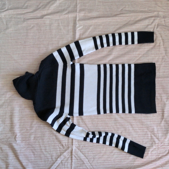 Sweater Small - Picture 5 of 8